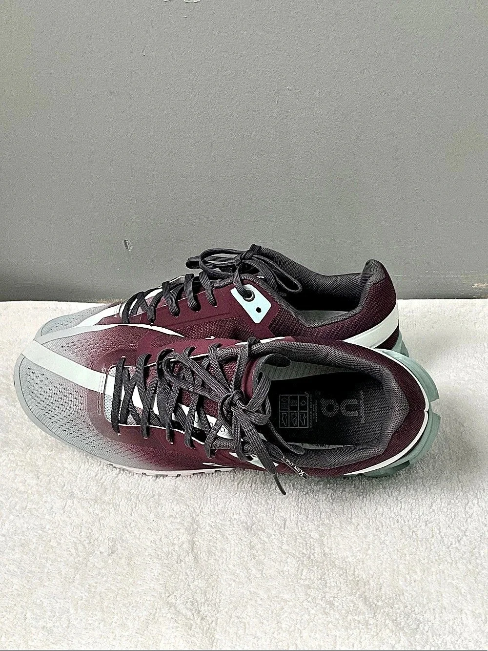 On Cloudflyer Women's Athletic Shoes Burgundy & Gray Like New. Size 10